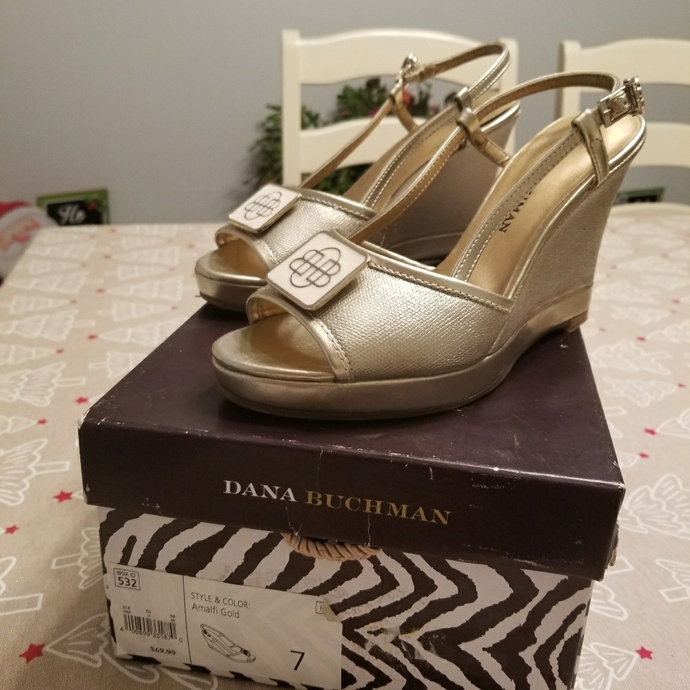 Dana Buchman Wedge sandles